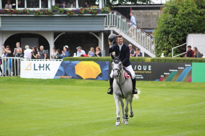 Shane Sweetnam & Out of the Blue Scf